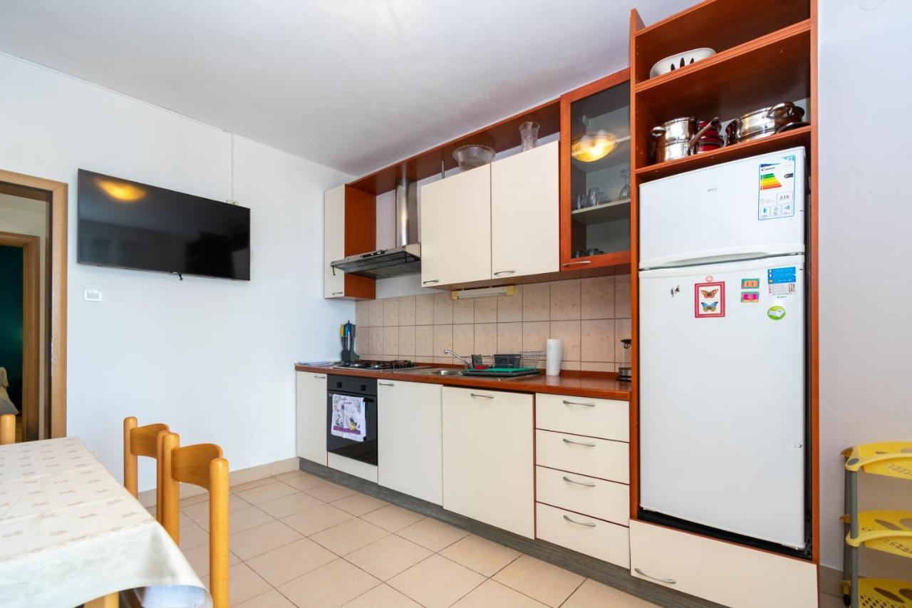 Apartments By The Sea Mandre, Pag - 4093 Kolan Exterior foto