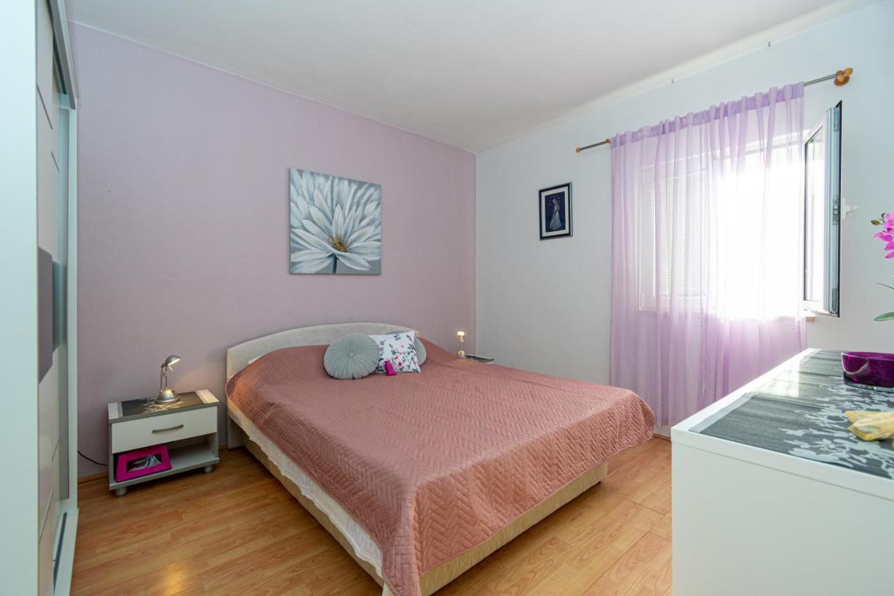 Apartments By The Sea Mandre, Pag - 4093 Kolan Exterior foto