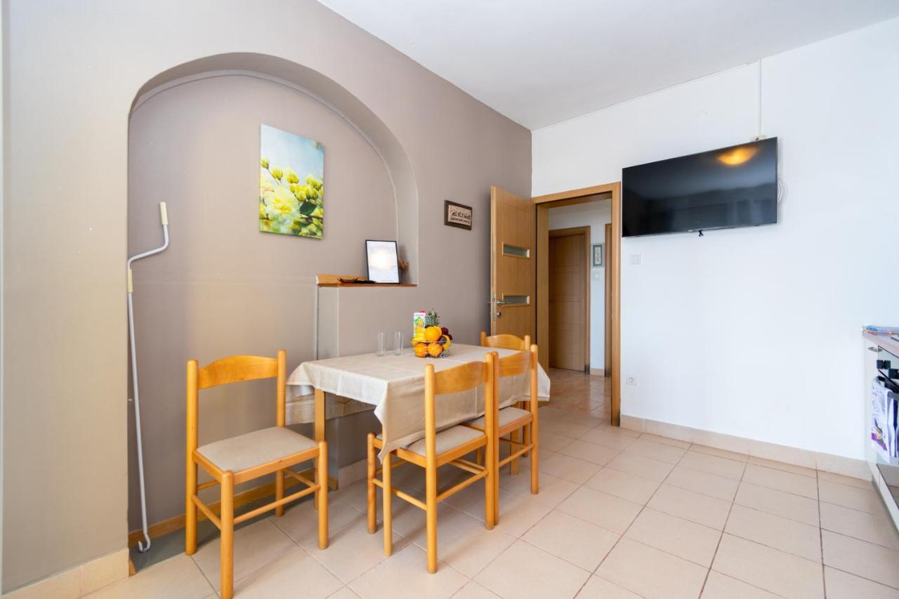 Apartments By The Sea Mandre, Pag - 4093 Kolan Exterior foto